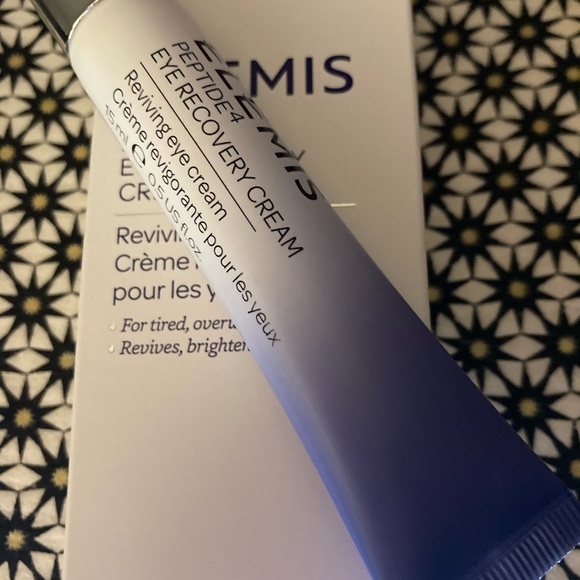 Elemis Peptide4 Eye Recovery Cream*New Addition* Peptide4 Plumping Pillow Facial - Picture 4 of 5